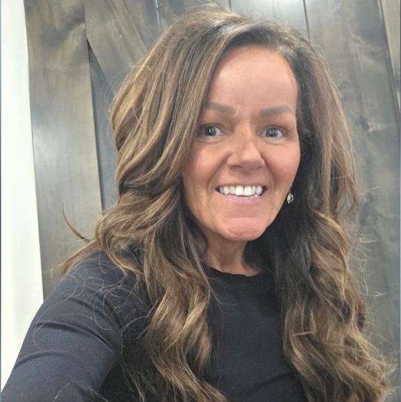 Meet your Posher, Heather - Picture 2 of 2